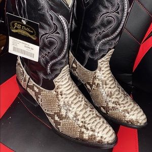 Brand new never worn asking for 400 size 10.5